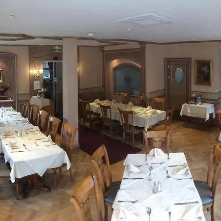 호텔 Logis Ettenheim 4*